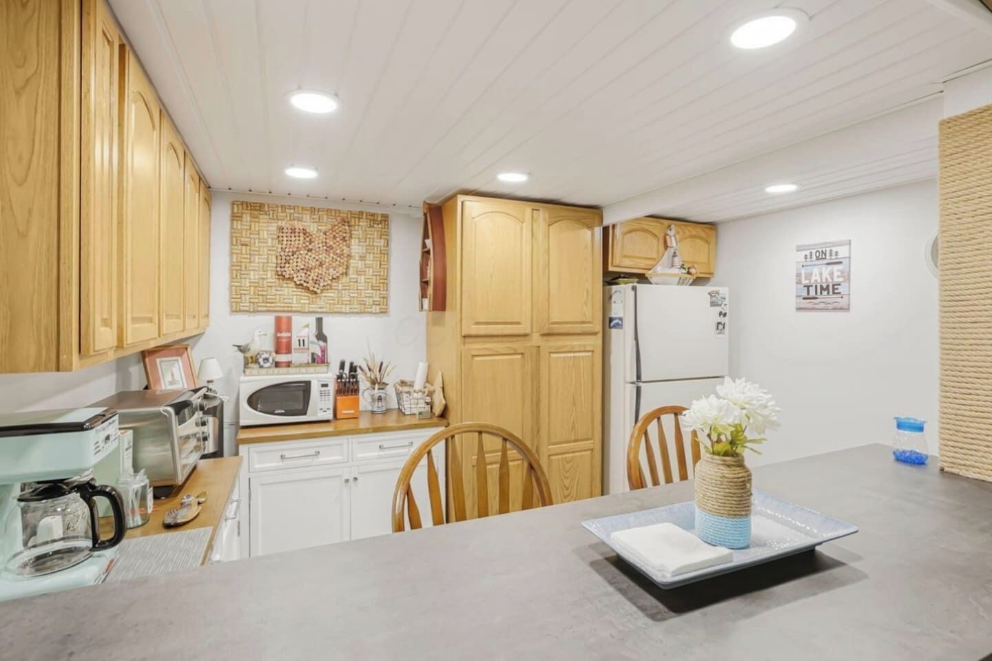 Réfrigérateur, micro-ondes, lave-vaisselle, grille-pain