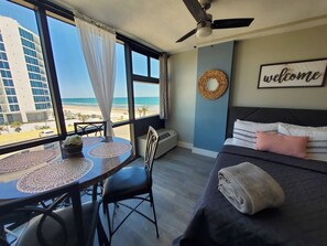1 bedroom, iron/ironing board, WiFi, bed sheets - Cozy condo in Daytona with oceanview (Daytona Beach)