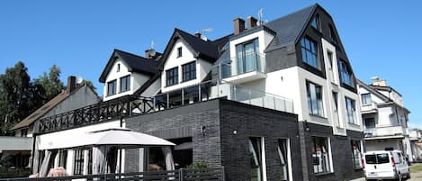 المنشأة من الخارج