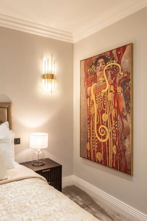 3 bedrooms, desk, iron/ironing board, travel cot