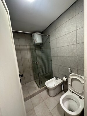 Apartment, 1 Bedroom, Accessible, Smoking | Bathroom