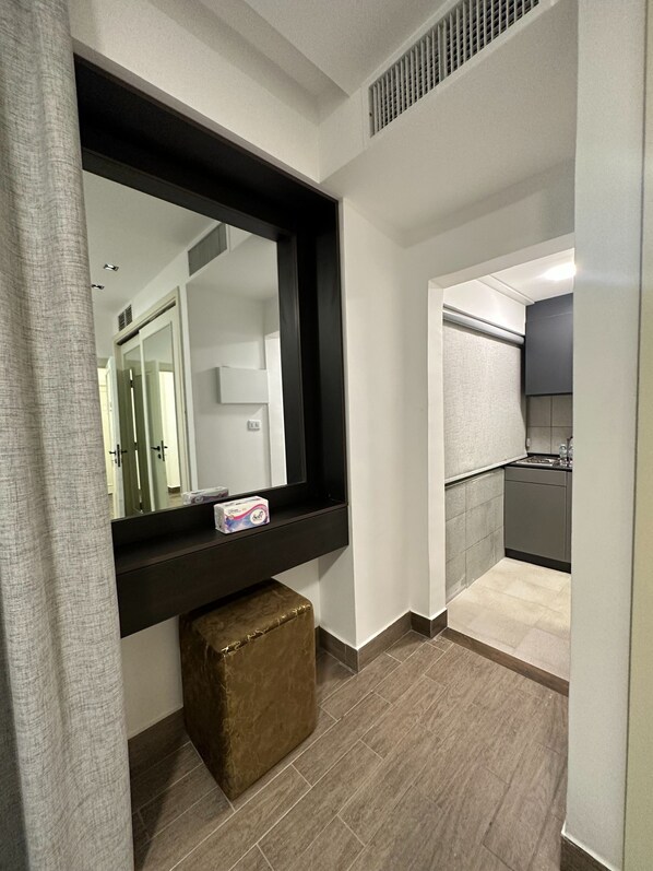 Apartment, 1 Bedroom, Accessible, Smoking | Interior