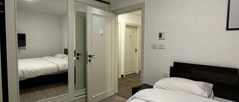 Apartment, 1 Bedroom, Accessible, Smoking | 1 bedroom