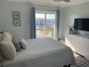 3 bedrooms, desk, iron/ironing board, travel crib - Tranquil beach getaway just steps from the sand! (Carolina Beach)