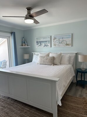 3 bedrooms, desk, iron/ironing board, travel cot - Tranquil beach getaway just steps from the sand! (Carolina Beach)