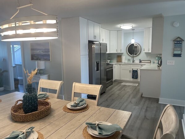 Dining - Tranquil beach getaway just steps from the sand! (Carolina Beach)