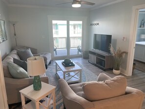 Smart TV, DVD player, books - Tranquil beach getaway just steps from the sand! (Carolina Beach)