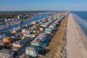Sun loungers, beach towels - Tranquil beach getaway just steps from the sand! (Carolina Beach)