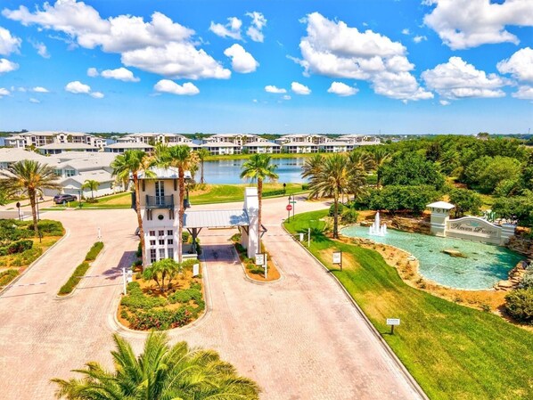 Outdoor pool - Premium Carriage In the Sought After Tidewater Preserve Conveniently Located! (Bradenton)