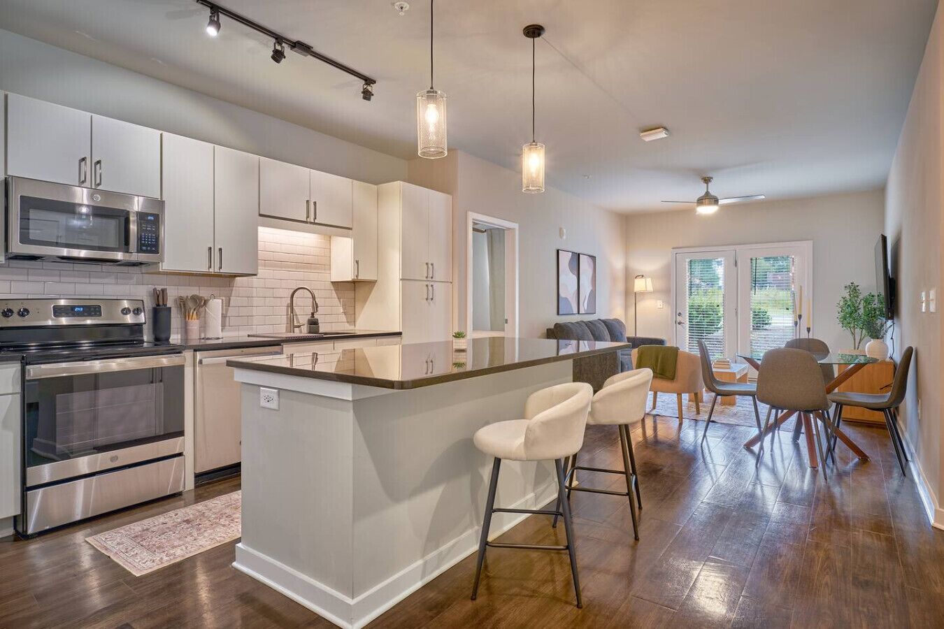 冰箱、微波炉、烤箱、炉灶