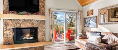 TV, peis, DVD-spiller og fotballspill