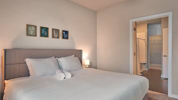 Desk, iron/ironing board, WiFi, bed sheets