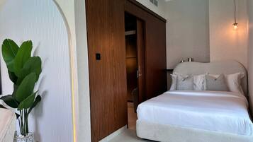 Leilighet, balkong, byutsikt | Klesskap