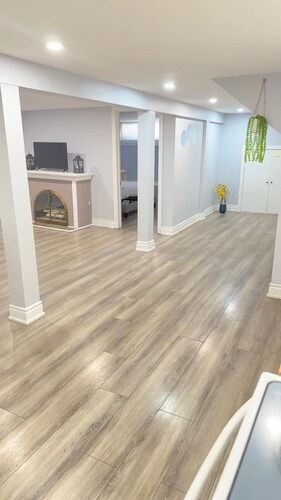 🏡 Beautiful Ajax Retreat – Comfort, Space, and a Great Location!