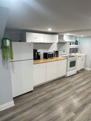 Micro-ondes, four, plaque de cuisson