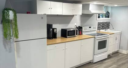 🏡 Beautiful Ajax Retreat – Comfort, Space, and a Great Location!