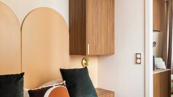 Apartment | 1 bedroom, laptop workspace, iron/ironing board, bed sheets