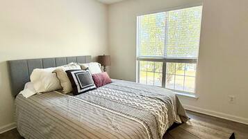 3 bedrooms, iron/ironing board, bed sheets