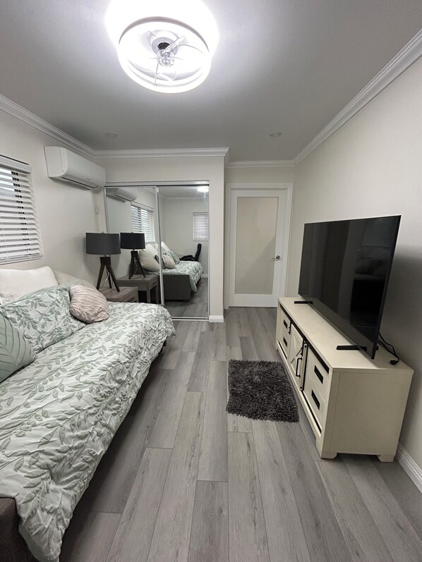 Fer et planche à repasser, accès Internet, draps fournis