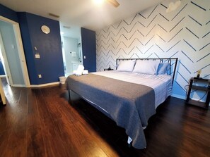 2 bedrooms, iron/ironing board, bed sheets