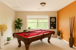 House | 4 bedrooms - Crew Stay Sleeps 16 Work Cook Play Relax (Aubrey)