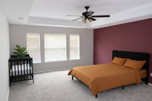 House | 4 bedrooms - Crew Stay Sleeps 16 Work Cook Play Relax (Aubrey)