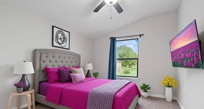 Built for Crews 1-story XL Yard Ample Parking