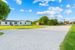4 bedrooms - Built for Crews 1-story XL Yard Ample Parking (Wylie)
