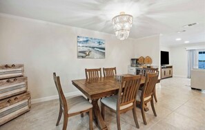 Dining - Waterfront Gulf Escape with Dock, POOL, BEACH CHAIRS AND KAYAKS (Crystal River)