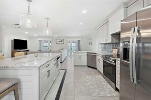 Microones, forn, placa de cuina i rentaplats