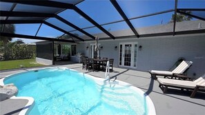 Outdoor pool, a heated pool - Waterfront Gulf Escape with Dock, POOL, BEACH CHAIRS AND KAYAKS (Crystal River)