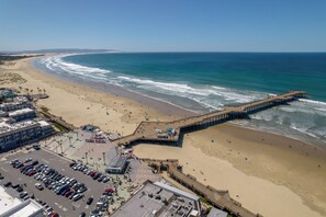 Beach nearby, sun-loungers, beach towels