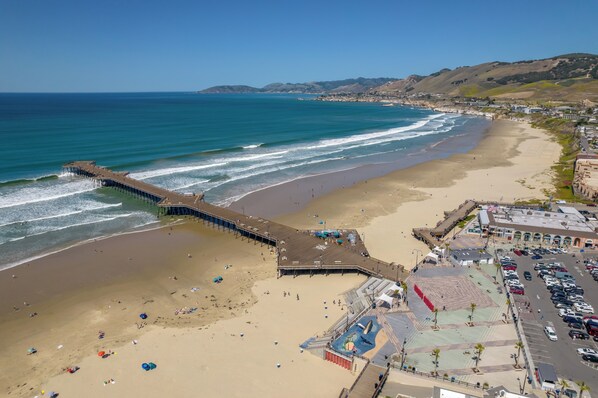 Beach nearby, sun loungers, beach towels