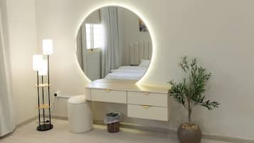 Deluxe Apartment | In-room safe, blackout drapes, soundproofing, iron/ironing board