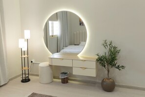 Deluxe Apartment | In-room safe, blackout curtains, soundproofing, iron/ironing board