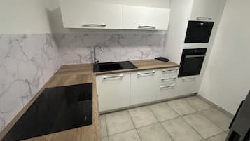 Microonde, forno, piano cottura, lavastoviglie