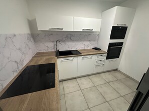 Micro-ondes, four, plaque de cuisson, lave-vaisselle