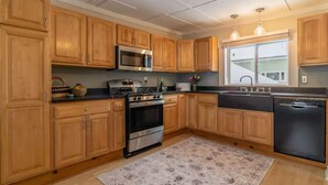 Coffee/tea maker, fridge, microwave, oven