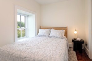 1 habitación, tabla de planchar con plancha, internet y ropa de cama