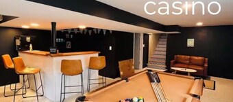 No cleanup chores-Fenced yard, fire pit. Close to I81, downtown. Walk to casino.