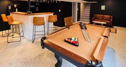 No cleanup chores-Fenced yard, fire pit. Close to I81, downtown. Walk to casino.