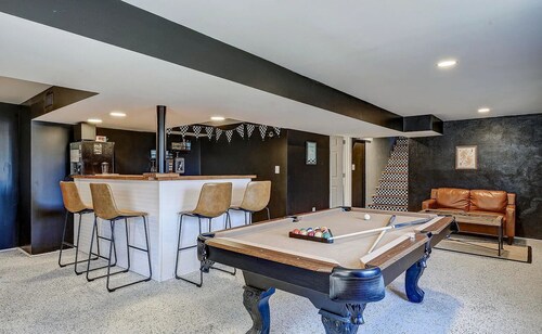 No cleanup chores-Fenced yard, fire pit. Close to I81, downtown. Walk to casino.