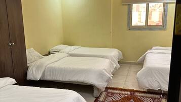 Kamar Quadruple Keluarga | Seprai katun Mesir, seprai premium, dan brankas