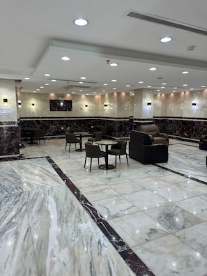 Family dining - Mashrab Riwa Almansour Hotel (Makkah)