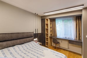 1 habitación, tabla de planchar con plancha, wifi y ropa de cama