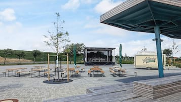 Rumah | Tempat makan outdoor