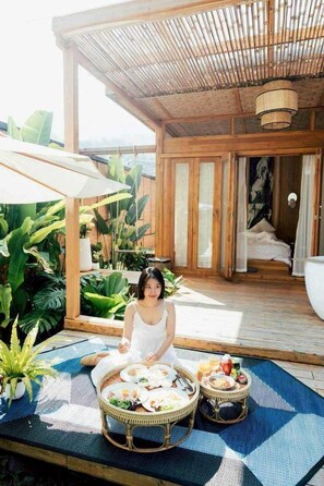 Deluxe Double Room, River View | Teres/patio