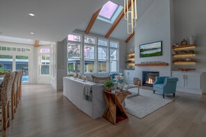 TV, fireplace