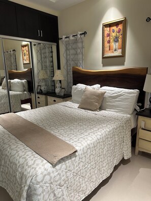 3 bedrooms, iron/ironing board, internet, bed sheets