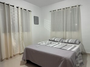 3 bedrooms, iron/ironing board, internet